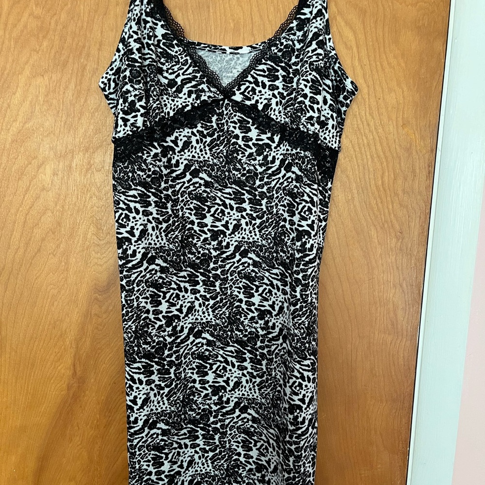 BCBGMAXAZRIA Chemise Large sleep or loungewear new without tags